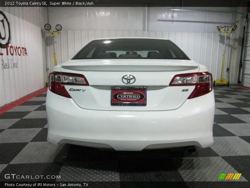 Super White / Black/Ash 2012 Toyota Camry SE