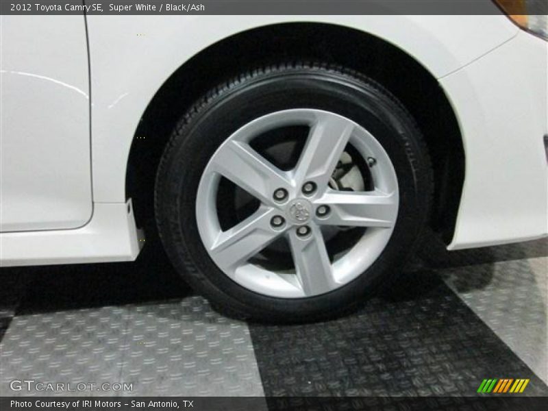 Super White / Black/Ash 2012 Toyota Camry SE