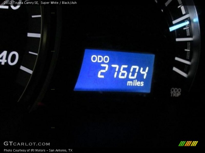 Super White / Black/Ash 2012 Toyota Camry SE