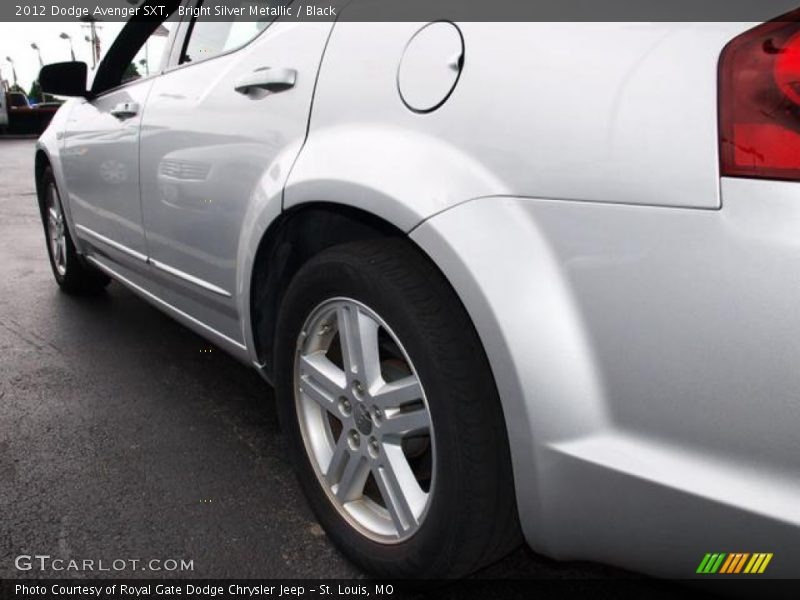 Bright Silver Metallic / Black 2012 Dodge Avenger SXT