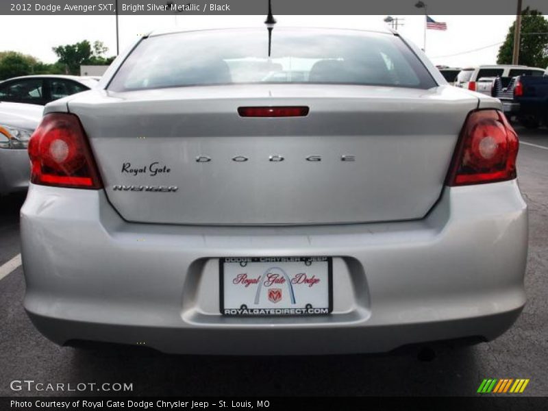 Bright Silver Metallic / Black 2012 Dodge Avenger SXT