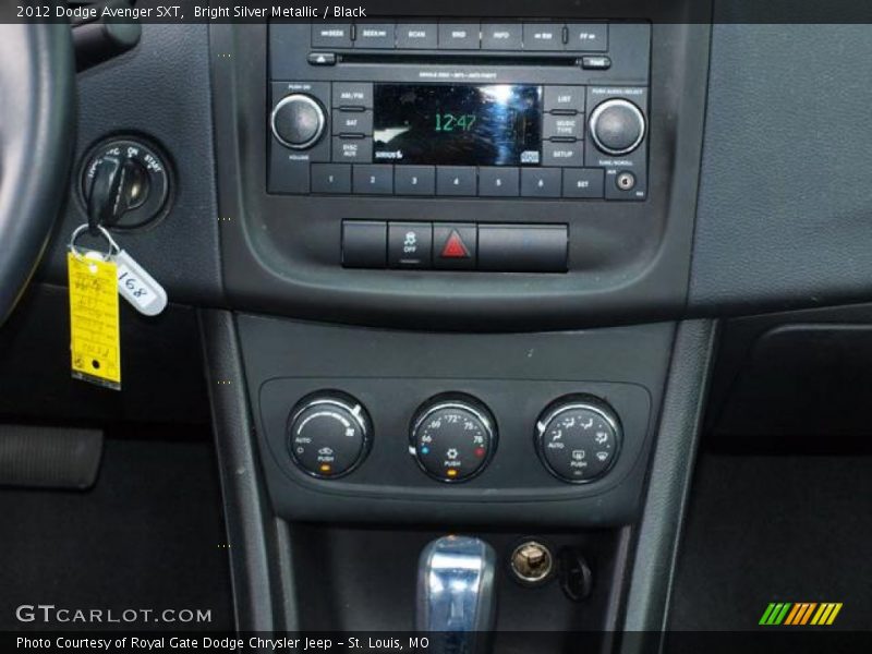 Bright Silver Metallic / Black 2012 Dodge Avenger SXT