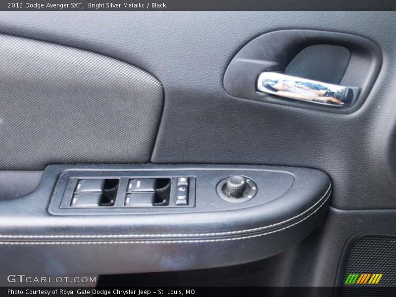 Bright Silver Metallic / Black 2012 Dodge Avenger SXT