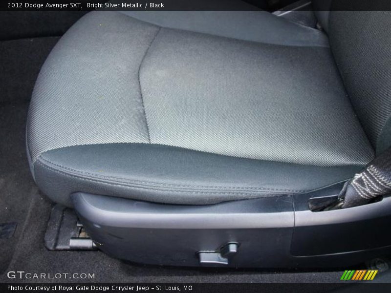 Bright Silver Metallic / Black 2012 Dodge Avenger SXT