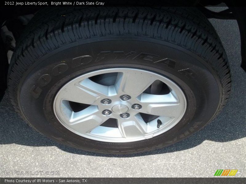 Bright White / Dark Slate Gray 2012 Jeep Liberty Sport