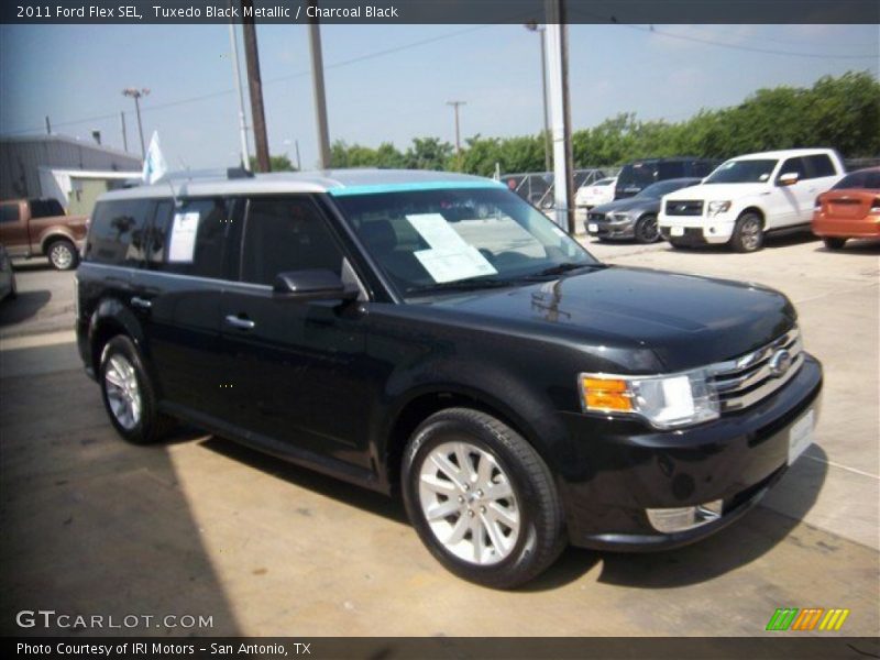 Tuxedo Black Metallic / Charcoal Black 2011 Ford Flex SEL