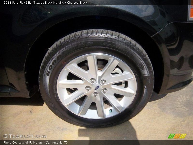 Tuxedo Black Metallic / Charcoal Black 2011 Ford Flex SEL