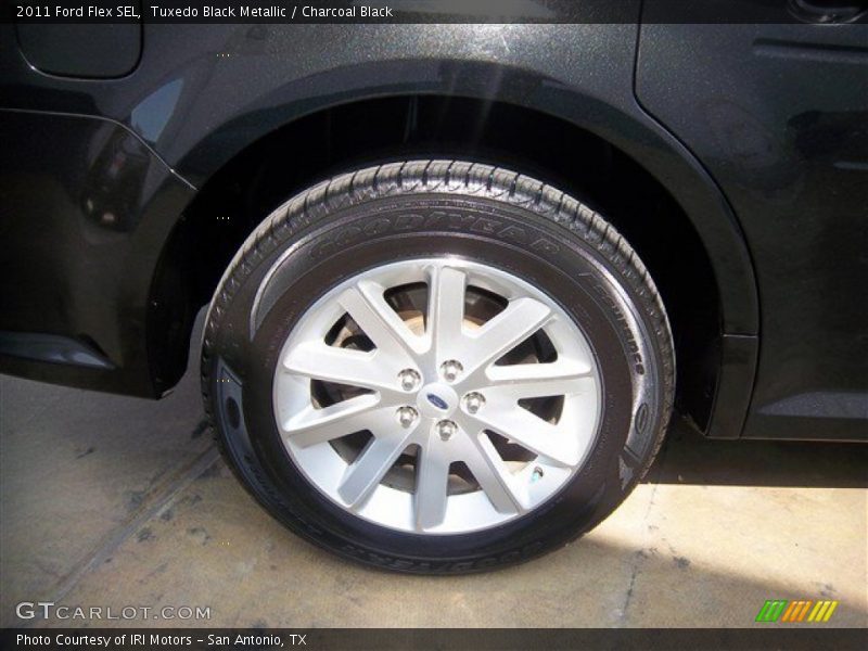 Tuxedo Black Metallic / Charcoal Black 2011 Ford Flex SEL