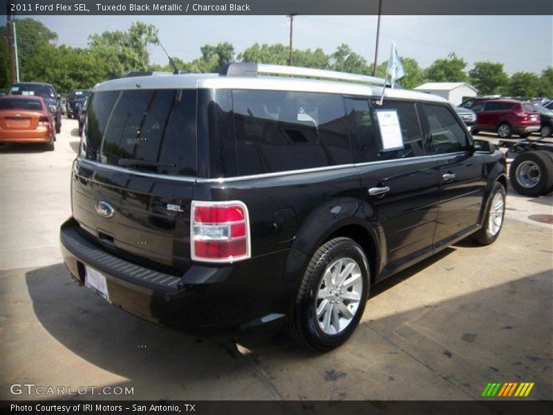 Tuxedo Black Metallic / Charcoal Black 2011 Ford Flex SEL