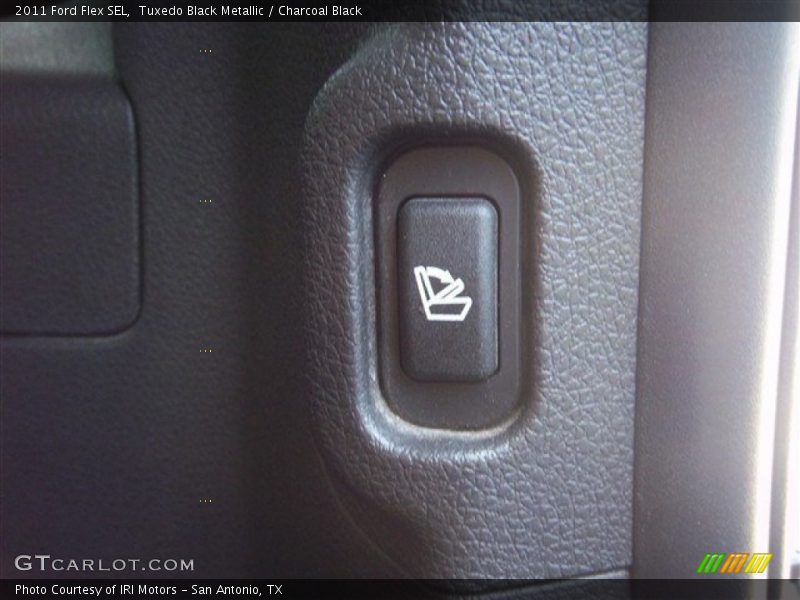 Tuxedo Black Metallic / Charcoal Black 2011 Ford Flex SEL