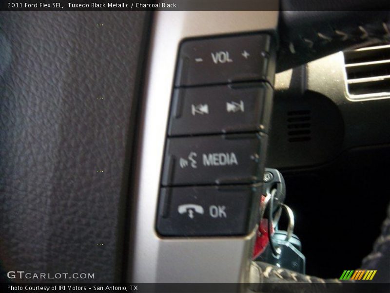 Tuxedo Black Metallic / Charcoal Black 2011 Ford Flex SEL