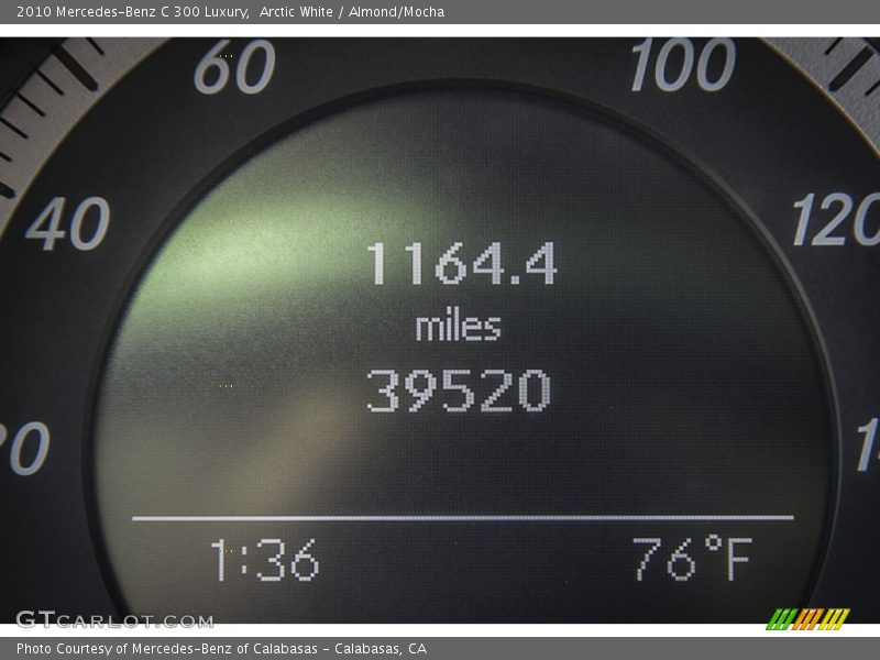 Arctic White / Almond/Mocha 2010 Mercedes-Benz C 300 Luxury