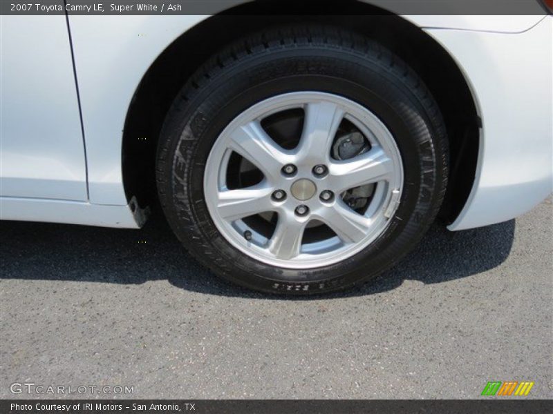 Super White / Ash 2007 Toyota Camry LE