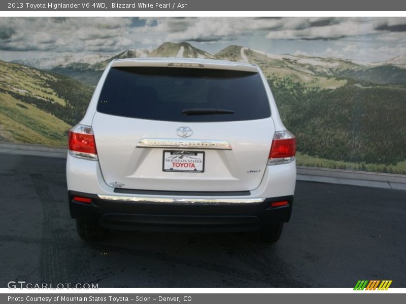 Blizzard White Pearl / Ash 2013 Toyota Highlander V6 4WD