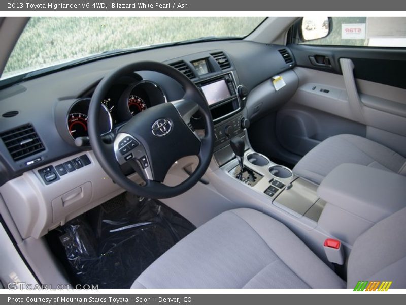 Blizzard White Pearl / Ash 2013 Toyota Highlander V6 4WD