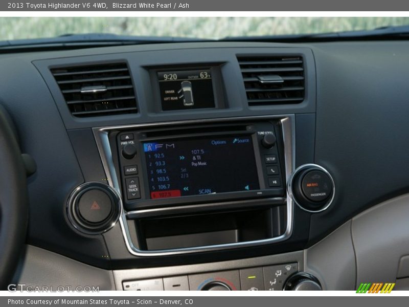 Blizzard White Pearl / Ash 2013 Toyota Highlander V6 4WD