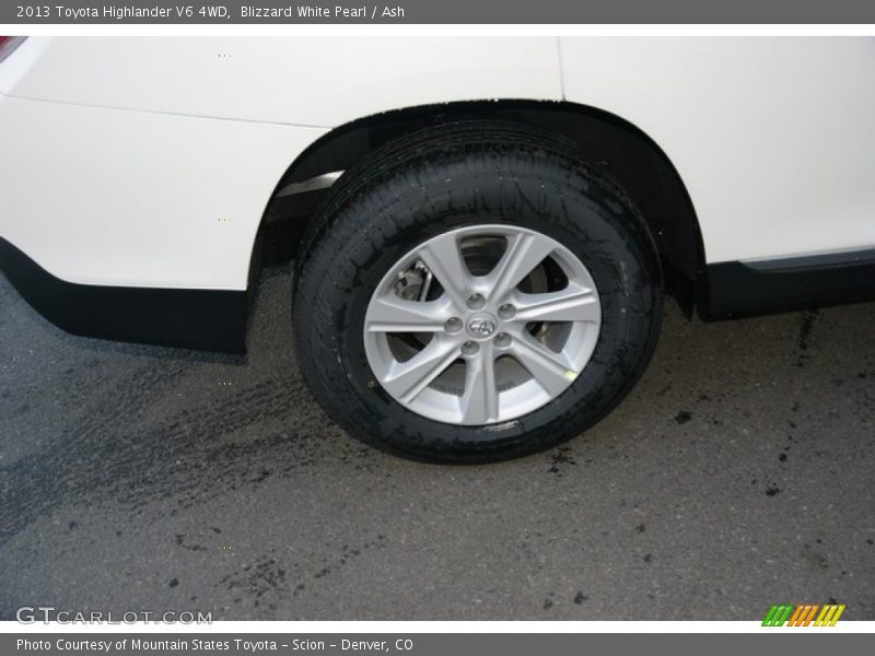 Blizzard White Pearl / Ash 2013 Toyota Highlander V6 4WD