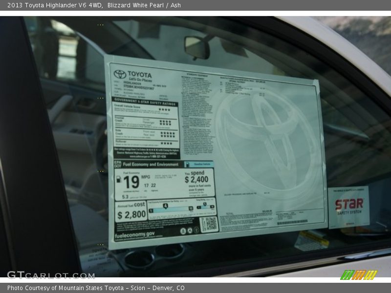 Blizzard White Pearl / Ash 2013 Toyota Highlander V6 4WD