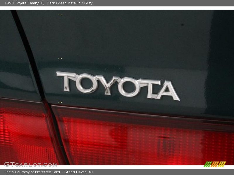 Dark Green Metallic / Gray 1998 Toyota Camry LE