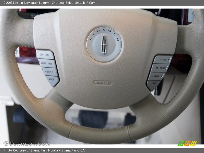 Controls of 2006 Navigator Luxury