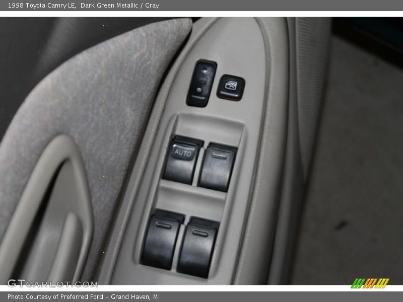 Dark Green Metallic / Gray 1998 Toyota Camry LE