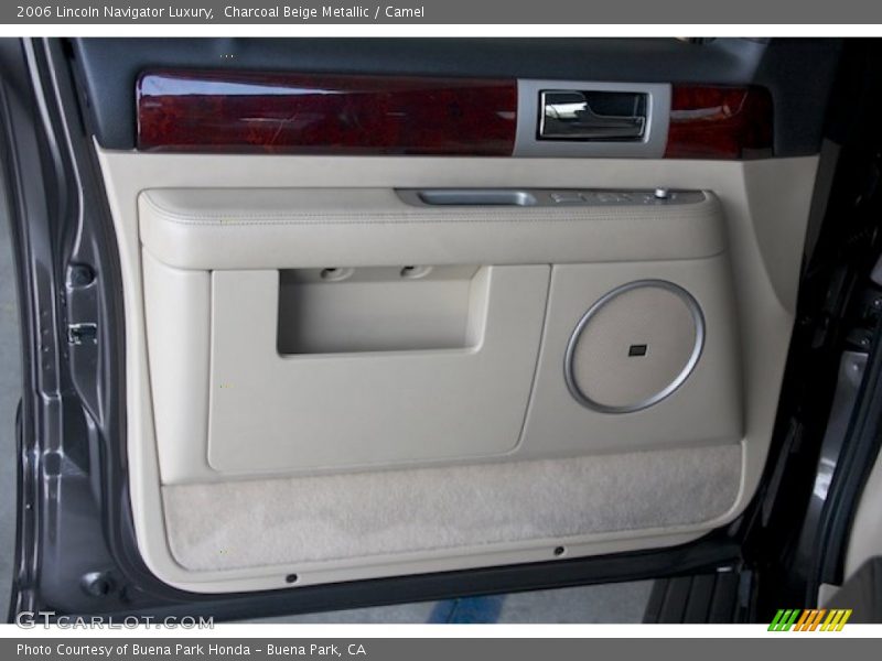 Door Panel of 2006 Navigator Luxury