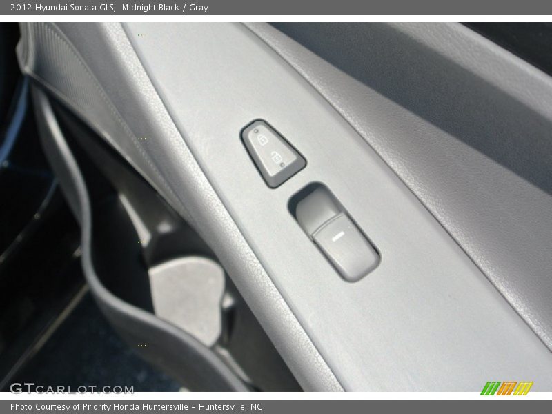 Midnight Black / Gray 2012 Hyundai Sonata GLS
