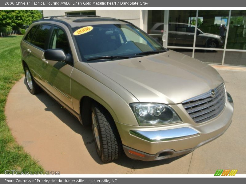 Front 3/4 View of 2006 Pacifica Touring AWD