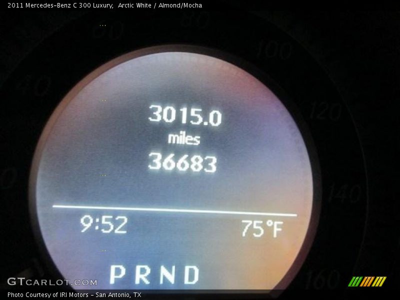 Arctic White / Almond/Mocha 2011 Mercedes-Benz C 300 Luxury