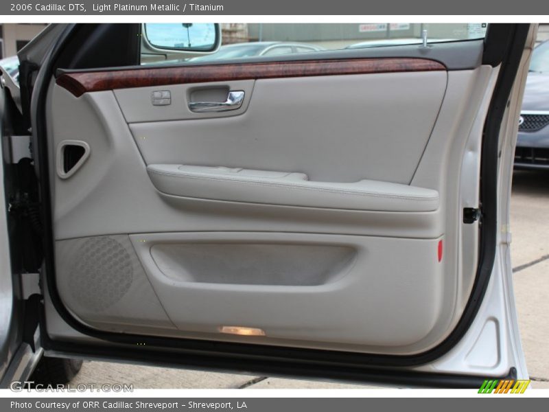Light Platinum Metallic / Titanium 2006 Cadillac DTS