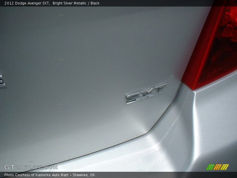 Bright Silver Metallic / Black 2012 Dodge Avenger SXT