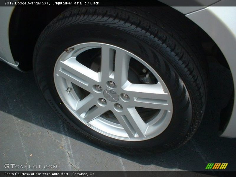 Bright Silver Metallic / Black 2012 Dodge Avenger SXT