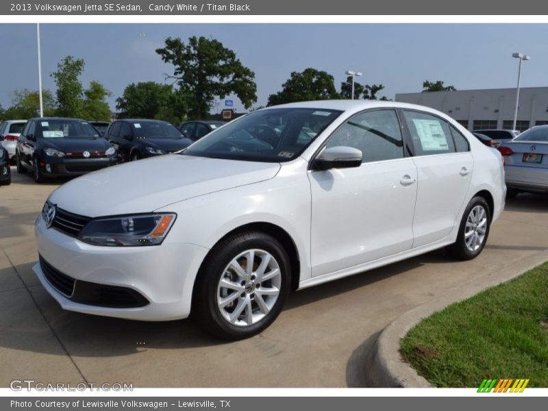 Candy White / Titan Black 2013 Volkswagen Jetta SE Sedan