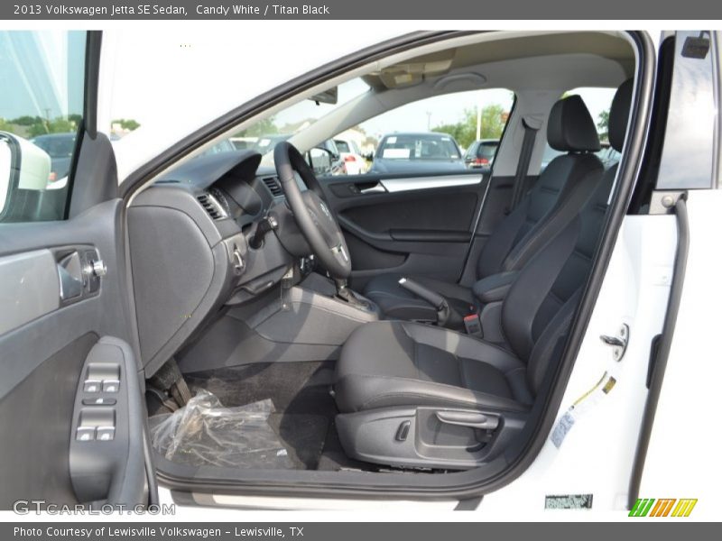 Candy White / Titan Black 2013 Volkswagen Jetta SE Sedan