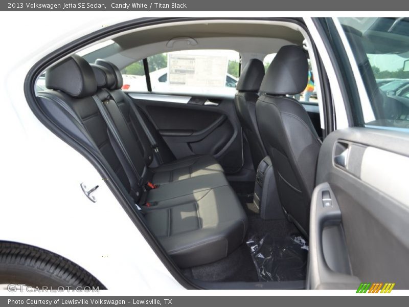 Candy White / Titan Black 2013 Volkswagen Jetta SE Sedan