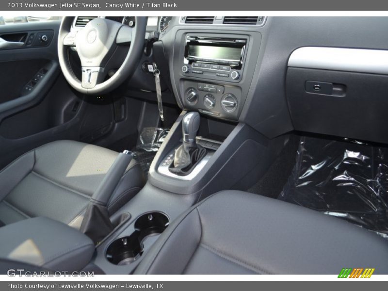 Candy White / Titan Black 2013 Volkswagen Jetta SE Sedan