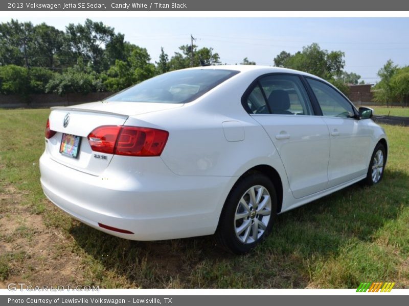 Candy White / Titan Black 2013 Volkswagen Jetta SE Sedan