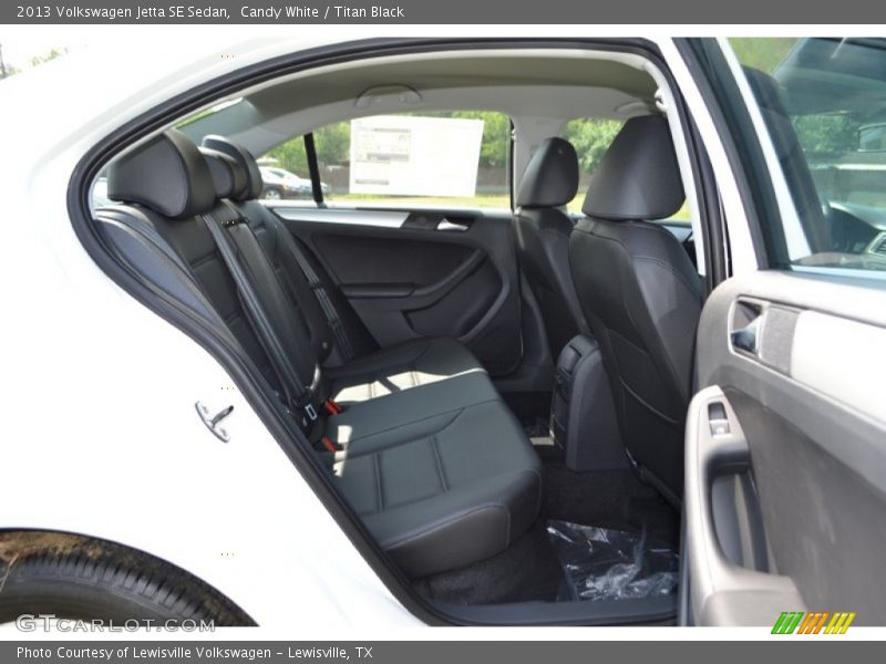 Candy White / Titan Black 2013 Volkswagen Jetta SE Sedan