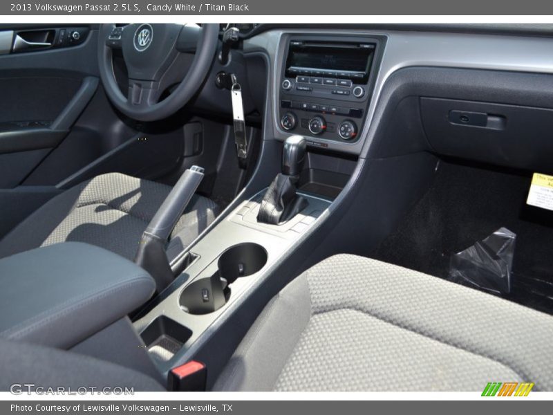 Candy White / Titan Black 2013 Volkswagen Passat 2.5L S