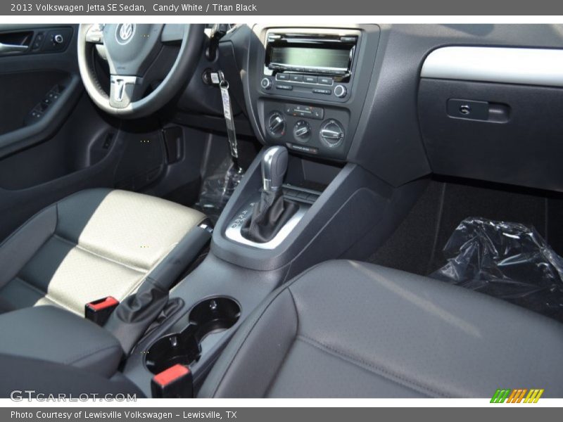 Candy White / Titan Black 2013 Volkswagen Jetta SE Sedan
