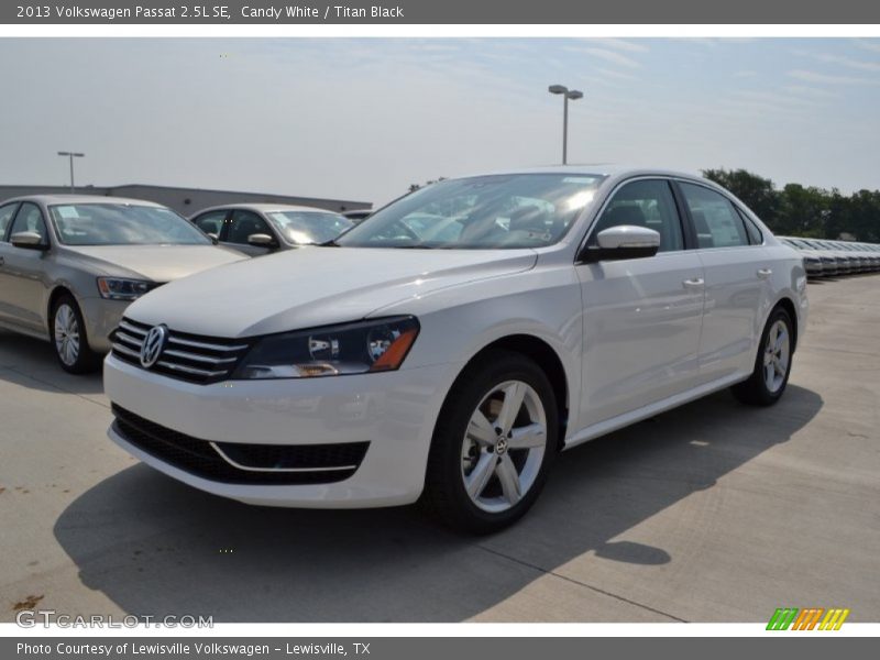 Candy White / Titan Black 2013 Volkswagen Passat 2.5L SE