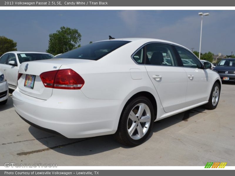 Candy White / Titan Black 2013 Volkswagen Passat 2.5L SE