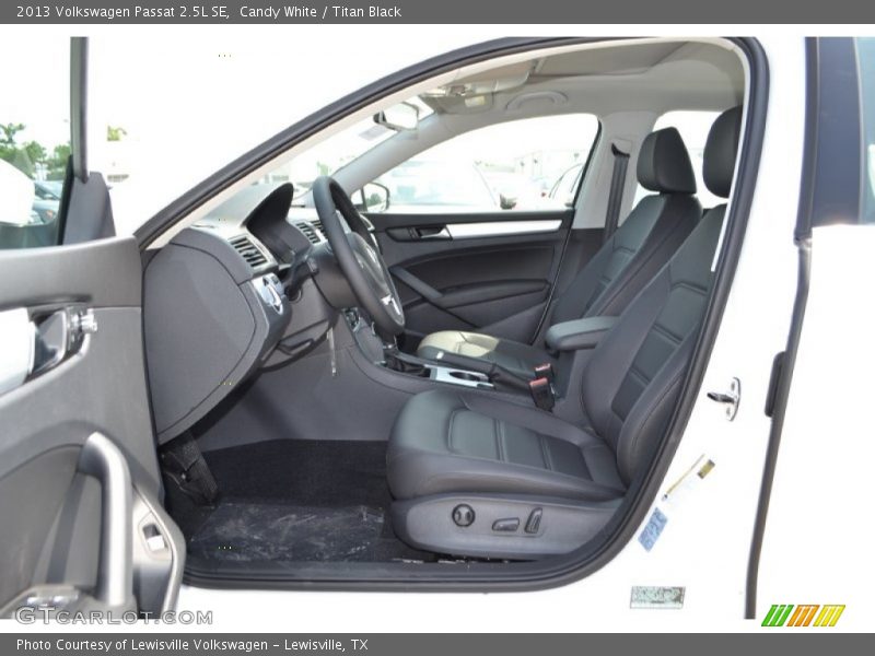 Candy White / Titan Black 2013 Volkswagen Passat 2.5L SE