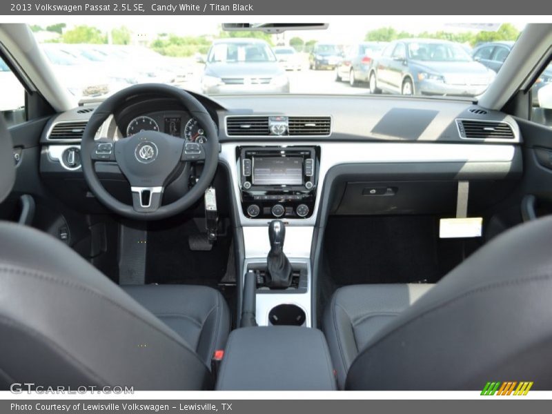 Candy White / Titan Black 2013 Volkswagen Passat 2.5L SE