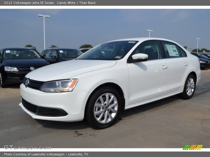 Candy White / Titan Black 2013 Volkswagen Jetta SE Sedan