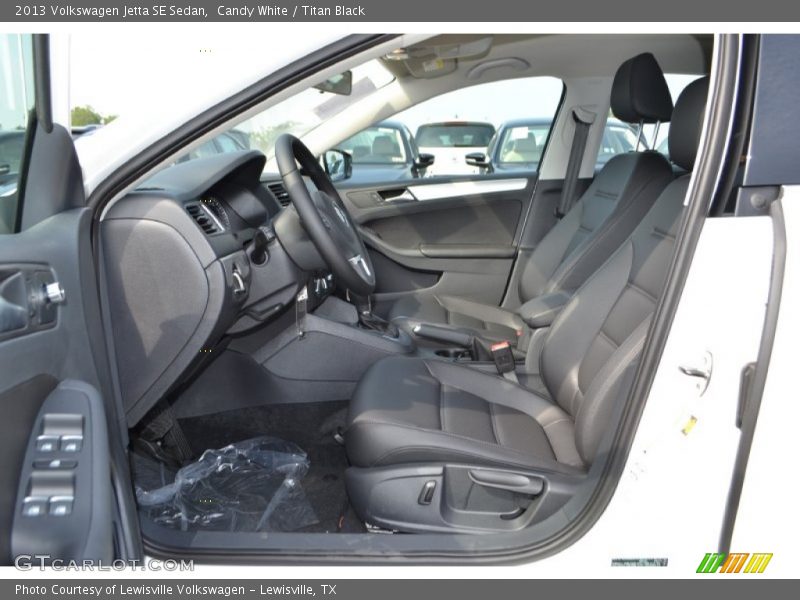 Candy White / Titan Black 2013 Volkswagen Jetta SE Sedan