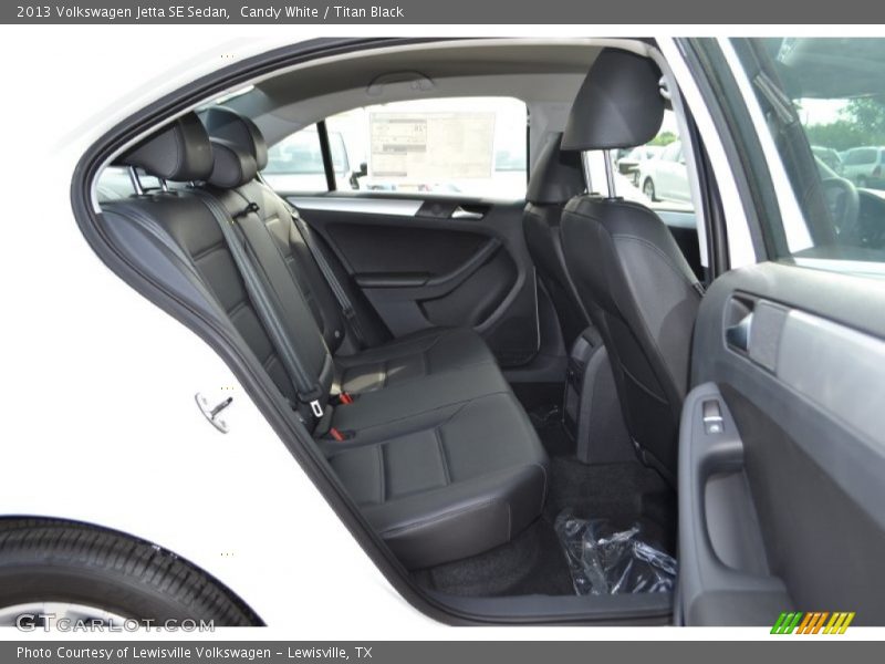 Candy White / Titan Black 2013 Volkswagen Jetta SE Sedan