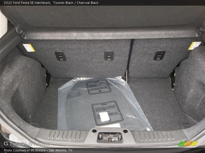 Tuxedo Black / Charcoal Black 2013 Ford Fiesta SE Hatchback