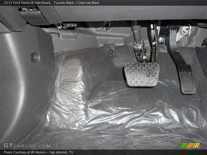 Tuxedo Black / Charcoal Black 2013 Ford Fiesta SE Hatchback