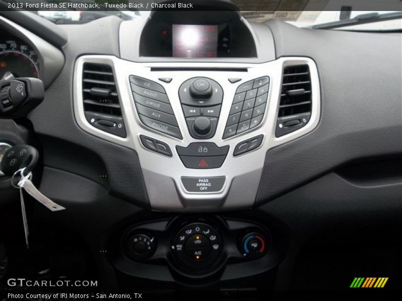 Tuxedo Black / Charcoal Black 2013 Ford Fiesta SE Hatchback